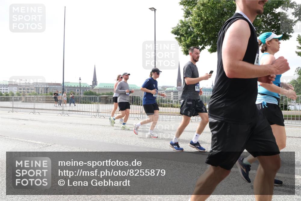 29.06.2025 - hella hamburg halbmarathon Lena Gebhardt http://msf.ph/oto/8255879 29.06.2025 10:45:50 Lombardsbrücke 1004, 1033, 1060, 1085, 1100, 1104, 1421, 1426, 1555, 1713, 1854, 1867, 1868, 1983, 2008, 2216, 2217, 2398, 2423, 2522, 2550, 2657, 2664, 2773, 2917, 2954, 2965, 2973, 3357, 3377, 4104, 4223, 4224, 4306, 4317, 4388, 4572, 5044, 5339, 5635, 5703, 5769, 5770, 5892, 5949, 6133, 6150, 6333, 6392, 6623, 6922, 7268, 7283, 7356, 7530, 7541, 7605, 7859, 7894, 8745, 9120, 9121, 9426, 9620, 10030, 10182, 10225, 10327, 10329, 10367, 10511, 11358, 11876 meine-sportfotos.de