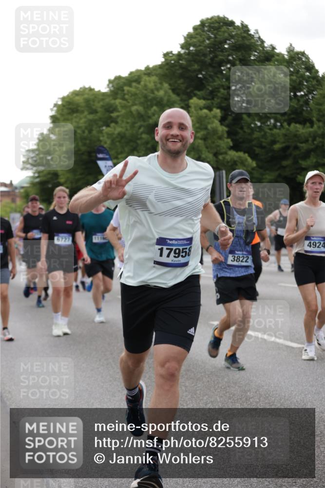 29.06.2025 - hella hamburg halbmarathon Jannik Wohlers http://msf.ph/oto/8255913 29.06.2025 10:31:44 Lombardsbrücke 1311, 1987, 2349, 2943, 3022, 3358, 3707, 3752, 3778, 3822, 4314, 4365, 4605, 4924, 5496, 5601, 5658, 5743, 6218, 6252, 7135, 7239, 7295, 7344, 7535, 7570, 7695, 7789, 7816, 8175, 8538, 9206, 10248, 10924, 11168, 11462, 12136, 12319, 12755, 12936, 13026, 13959, 13960, 14029, 14099, 14105, 14191, 14599, 15471, 15987, 16200, 17958, 18369, 18931 meine-sportfotos.de