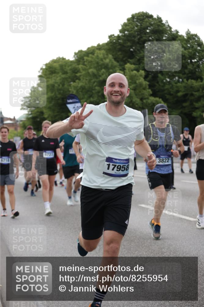 29.06.2025 - hella hamburg halbmarathon Jannik Wohlers http://msf.ph/oto/8255954 29.06.2025 10:31:44 Lombardsbrücke 1311, 1987, 2349, 2943, 3022, 3358, 3707, 3752, 3778, 3822, 4314, 4365, 4605, 4924, 5496, 5601, 5658, 5743, 6218, 6252, 7135, 7239, 7295, 7344, 7535, 7570, 7695, 7789, 7816, 8175, 8538, 9206, 10248, 10924, 11168, 11462, 12136, 12319, 12755, 12936, 13026, 13959, 13960, 14029, 14099, 14105, 14191, 14599, 15471, 15987, 16200, 17958, 18369, 18931 meine-sportfotos.de