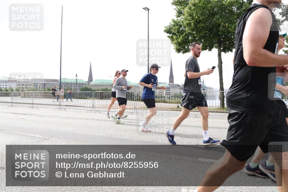 29.06.2025 - hella hamburg halbmarathon Lena Gebhardt http://msf.ph/oto/8255956 29.06.2025 10:45:51 Lombardsbrücke 1004, 1033, 1060, 1085, 1100, 1104, 1421, 1426, 1555, 1713, 1854, 1867, 1868, 1983, 2008, 2216, 2217, 2398, 2423, 2522, 2550, 2657, 2664, 2773, 2813, 2917, 2951, 2954, 2965, 2973, 3357, 3377, 4104, 4223, 4224, 4306, 4317, 4388, 4572, 5044, 5339, 5635, 5703, 5769, 5770, 5892, 6133, 6150, 6333, 6392, 6623, 6922, 7268, 7283, 7356, 7530, 7541, 7605, 7859, 7894, 8745, 9120, 9121, 9426, 9620, 10030, 10182, 10327, 10329, 10367, 10511, 11358, 11876 meine-sportfotos.de