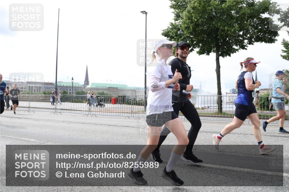 29.06.2025 - hella hamburg halbmarathon Lena Gebhardt http://msf.ph/oto/8255989 29.06.2025 10:34:20 Lombardsbrücke 1025, 1417, 1672, 1705, 1787, 2023, 2265, 2412, 2464, 2482, 2496, 2510, 2511, 2526, 2801, 2933, 3145, 3264, 3340, 3345, 3829, 3848, 4479, 4540, 4807, 4824, 4826, 5561, 5584, 5609, 5691, 6034, 6105, 6171, 6329, 6364, 6571, 6574, 7027, 7324, 7329, 7386, 7565, 7644, 7733, 8277, 8349, 8705, 8965, 9094, 9379, 9875, 10007, 10071, 10360, 10564, 10674, 11872, 13957, 16238, 16311, 16390, 16682, 16919, 17230, 18158, 18941 meine-sportfotos.de