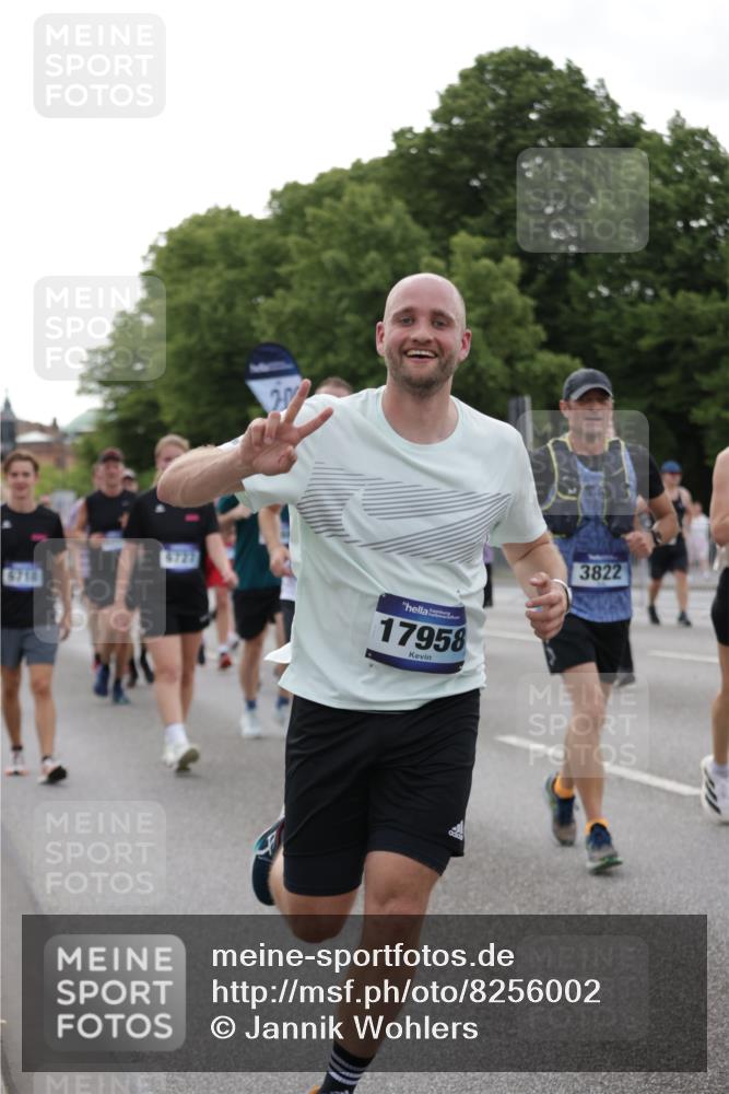 29.06.2025 - hella hamburg halbmarathon Jannik Wohlers http://msf.ph/oto/8256002 29.06.2025 10:31:44 Lombardsbrücke 1311, 1987, 2349, 2943, 3022, 3358, 3707, 3752, 3778, 3822, 4314, 4365, 4605, 4924, 5496, 5601, 5658, 5743, 6218, 6252, 7135, 7239, 7295, 7344, 7535, 7570, 7695, 7789, 7816, 8175, 8538, 9206, 10248, 10924, 11168, 11462, 12136, 12319, 12755, 12936, 13026, 13959, 13960, 14029, 14099, 14105, 14191, 14599, 15471, 15987, 16200, 17958, 18369, 18931 meine-sportfotos.de