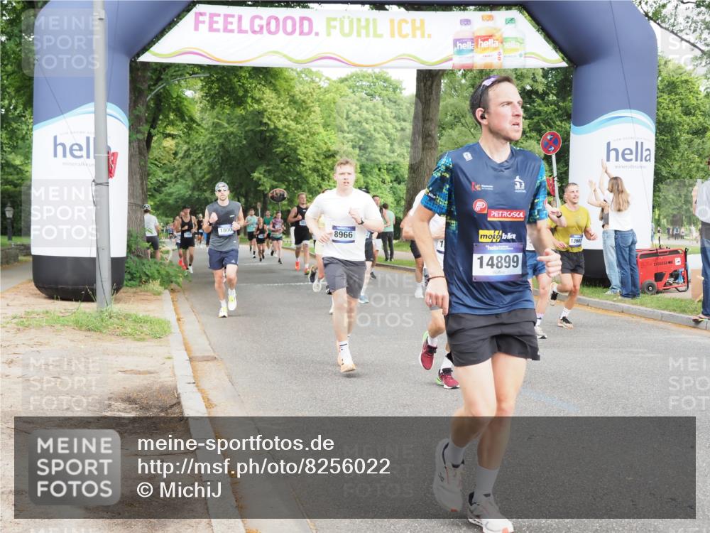 29.06.2025 - hella hamburg halbmarathon MichiJ http://msf.ph/oto/8256022 29.06.2025 10:29:24 Zwischen KM18-KM19 1677, 1912, 2797, 4303, 6429, 6771, 7774, 9540, 9640, 9711, 10783, 12292, 12895, 13457, 13667, 14899, 15493, 16201, 16347, 16580, 17486, 17971, 18412, 18802 meine-sportfotos.de