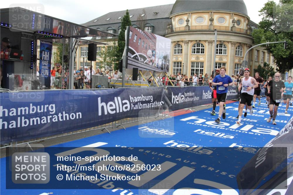 29.06.2025 - hella hamburg halbmarathon Michael Strokosch http://msf.ph/oto/8256023 29.06.2025 10:50:46 Ziel 2234, 2788, 5115, 6662, 6712, 7134, 7583, 7952, 8657, 11356, 13701, 13808, 13875, 15426, 15720, 16291, 17129, 17908, 18229, 18370, 18413, 18820 meine-sportfotos.de