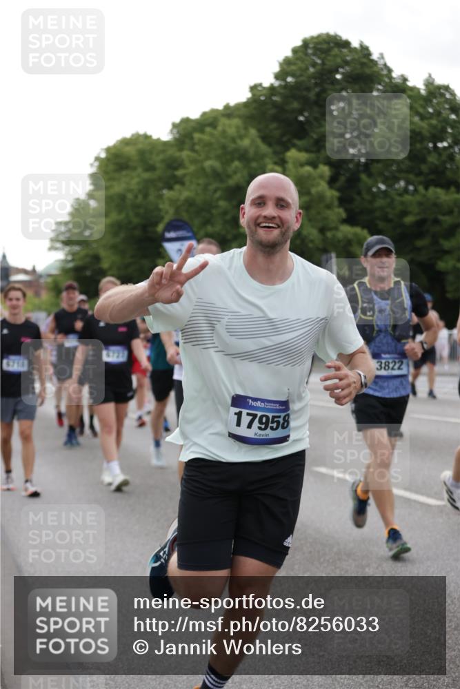 29.06.2025 - hella hamburg halbmarathon Jannik Wohlers http://msf.ph/oto/8256033 29.06.2025 10:31:44 Lombardsbrücke 1311, 1987, 2349, 2943, 3022, 3358, 3707, 3752, 3778, 3822, 4314, 4365, 4605, 4924, 5496, 5601, 5658, 5743, 6218, 6252, 7135, 7239, 7295, 7344, 7535, 7570, 7695, 7789, 7816, 8175, 8538, 9206, 10248, 10924, 11168, 11462, 12136, 12319, 12755, 12936, 13026, 13959, 13960, 14029, 14099, 14105, 14191, 14599, 15471, 15987, 16200, 17958, 18369, 18931 meine-sportfotos.de