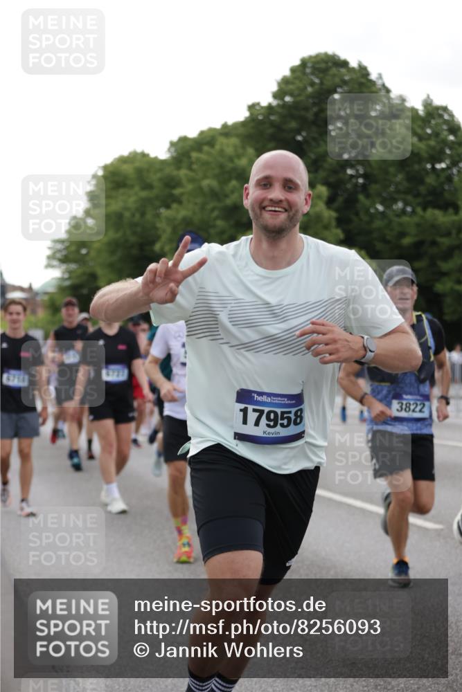 29.06.2025 - hella hamburg halbmarathon Jannik Wohlers http://msf.ph/oto/8256093 29.06.2025 10:31:44 Lombardsbrücke 1311, 1987, 2349, 2943, 3022, 3358, 3707, 3752, 3778, 3822, 4314, 4365, 4605, 4924, 5496, 5601, 5658, 5743, 6218, 6252, 7135, 7239, 7295, 7344, 7535, 7570, 7695, 7789, 7816, 8175, 8538, 9206, 10248, 10924, 11168, 11462, 12136, 12319, 12755, 12936, 13026, 13959, 13960, 14029, 14099, 14105, 14191, 14599, 15471, 15987, 16200, 17958, 18369, 18931 meine-sportfotos.de