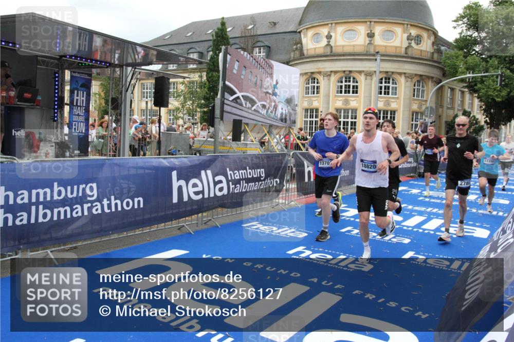 29.06.2025 - hella hamburg halbmarathon Michael Strokosch http://msf.ph/oto/8256127 29.06.2025 10:50:47 Ziel 2234, 2788, 5115, 6712, 7134, 7583, 7952, 8657, 11356, 13701, 15426, 15720, 16291, 17129, 17908, 18229, 18370, 18413, 18820 meine-sportfotos.de
