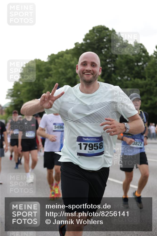 29.06.2025 - hella hamburg halbmarathon Jannik Wohlers http://msf.ph/oto/8256141 29.06.2025 10:31:44 Lombardsbrücke 1311, 1987, 2349, 2943, 3022, 3358, 3707, 3752, 3778, 3822, 4314, 4365, 4605, 4924, 5496, 5601, 5658, 5743, 6218, 6252, 7135, 7239, 7295, 7344, 7535, 7570, 7695, 7789, 7816, 8175, 8538, 9206, 10248, 10924, 11168, 11462, 12136, 12319, 12755, 12936, 13026, 13959, 13960, 14029, 14099, 14105, 14191, 14599, 15471, 15987, 16200, 17958, 18369, 18931 meine-sportfotos.de