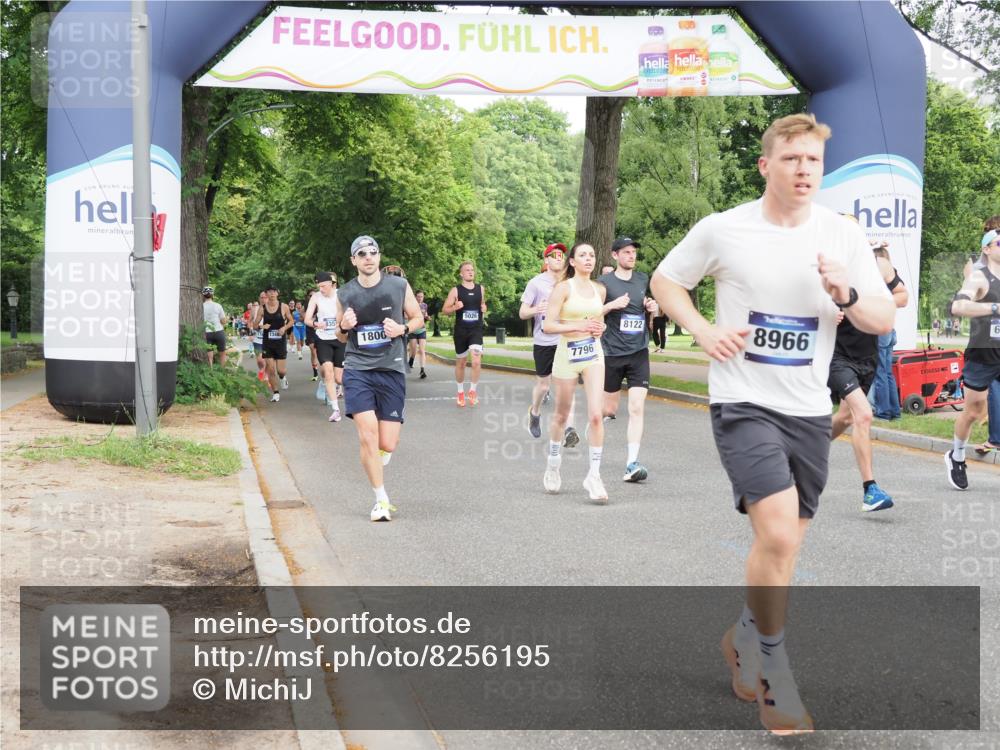 29.06.2025 - hella hamburg halbmarathon MichiJ http://msf.ph/oto/8256195 29.06.2025 10:29:26 Zwischen KM18-KM19 1677, 1800, 1912, 4303, 6152, 6429, 7284, 7774, 7796, 8122, 8966, 9540, 9711, 10783, 12895, 13457, 13667, 14899, 16201, 16249, 16347, 17486, 17971, 18412, 18802 meine-sportfotos.de