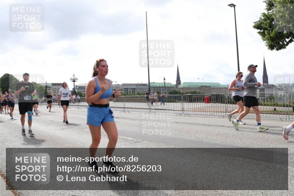 29.06.2025 - hella hamburg halbmarathon Lena Gebhardt http://msf.ph/oto/8256203 29.06.2025 10:45:51 Lombardsbrücke 1004, 1033, 1060, 1085, 1100, 1104, 1421, 1426, 1555, 1713, 1854, 1867, 1868, 1983, 2008, 2216, 2217, 2398, 2423, 2522, 2550, 2657, 2664, 2773, 2813, 2917, 2951, 2954, 2965, 2973, 3357, 3377, 4104, 4223, 4224, 4306, 4317, 4388, 4572, 5044, 5339, 5635, 5703, 5769, 5770, 5892, 6133, 6150, 6333, 6392, 6623, 6922, 7268, 7283, 7356, 7530, 7541, 7605, 7859, 7894, 8745, 9120, 9121, 9426, 9620, 10030, 10182, 10327, 10329, 10367, 10511, 11358, 11876 meine-sportfotos.de