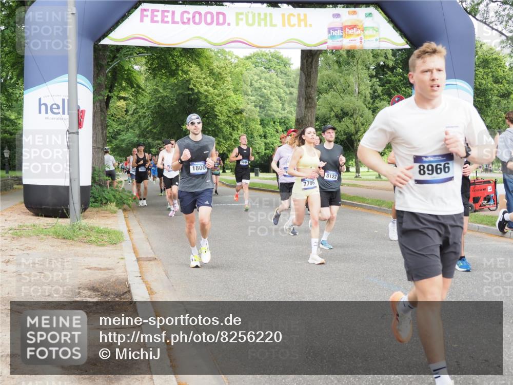 29.06.2025 - hella hamburg halbmarathon MichiJ http://msf.ph/oto/8256220 29.06.2025 10:29:26 Zwischen KM18-KM19 1677, 1800, 1912, 4303, 6152, 6429, 7284, 7774, 7796, 8122, 8966, 9540, 9711, 10783, 12895, 13457, 13667, 14899, 16201, 16249, 16347, 17486, 17971, 18412, 18802 meine-sportfotos.de