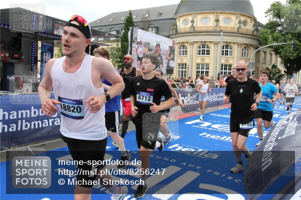 29.06.2025 - hella hamburg halbmarathon Michael Strokosch http://msf.ph/oto/8256247 29.06.2025 10:50:48 Ziel 2234, 2788, 5115, 6712, 7134, 7952, 8657, 11356, 13701, 15426, 15720, 17129, 17908, 18229, 18370, 18820 meine-sportfotos.de