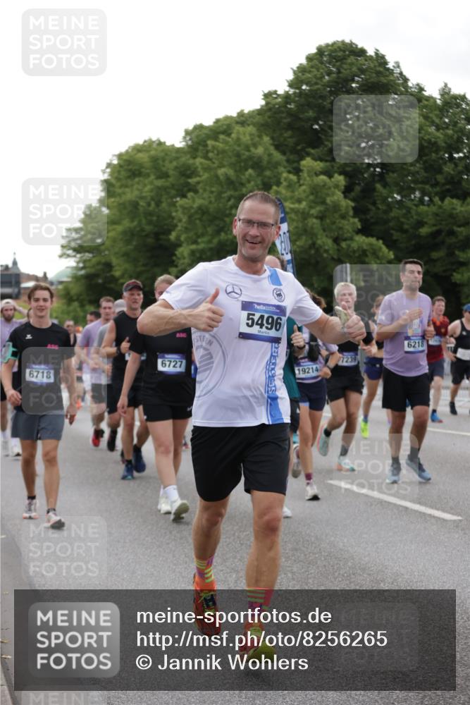 29.06.2025 - hella hamburg halbmarathon Jannik Wohlers http://msf.ph/oto/8256265 29.06.2025 10:31:45 Lombardsbrücke 1311, 1987, 2349, 2943, 3022, 3707, 3752, 3778, 3822, 4314, 4365, 4605, 4924, 5496, 5601, 5658, 5743, 6218, 6252, 7135, 7239, 7295, 7344, 7535, 7570, 7695, 7789, 7816, 8175, 8538, 9125, 9206, 10248, 10924, 11168, 11462, 12136, 12319, 12755, 12936, 13026, 13959, 13960, 14029, 14099, 14105, 14191, 14494, 14599, 15471, 15987, 16200, 17958, 18369, 18931 meine-sportfotos.de