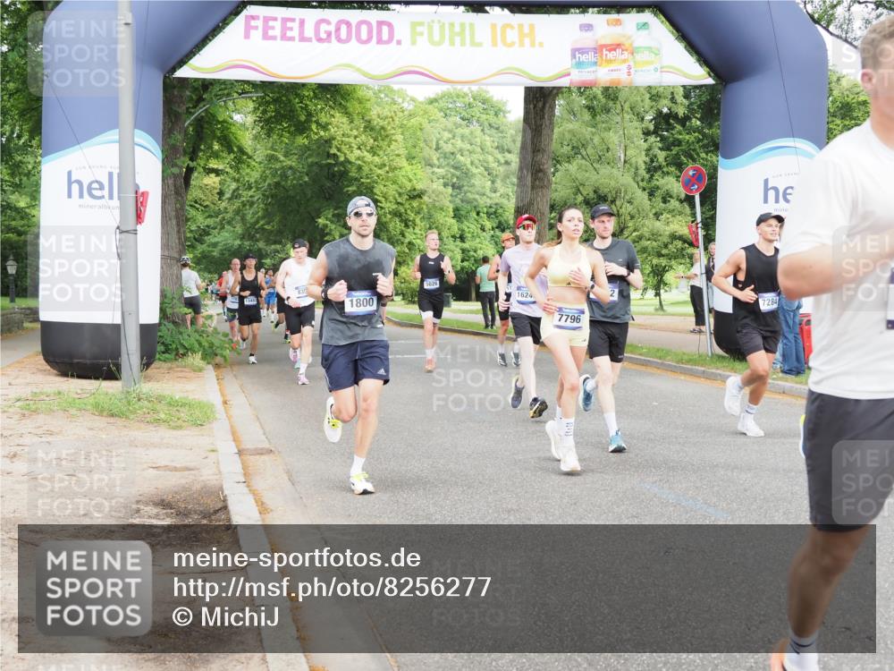 29.06.2025 - hella hamburg halbmarathon MichiJ http://msf.ph/oto/8256277 29.06.2025 10:29:26 Zwischen KM18-KM19 1677, 1800, 1912, 4303, 6152, 6429, 7284, 7774, 7796, 8122, 8966, 9540, 9711, 10783, 12895, 13457, 13667, 14899, 16201, 16249, 16347, 17486, 17971, 18412, 18802 meine-sportfotos.de