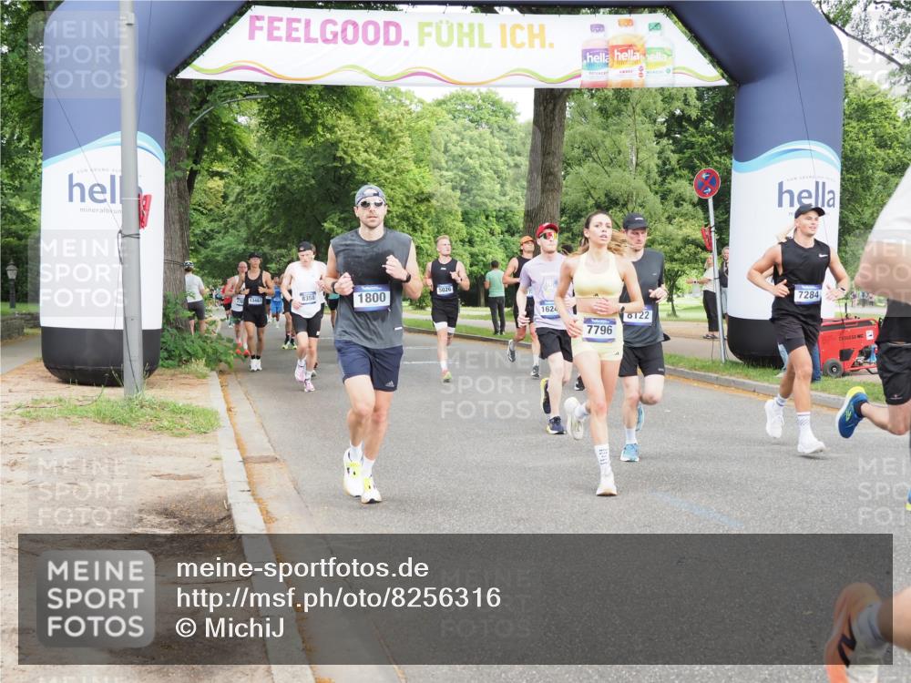 29.06.2025 - hella hamburg halbmarathon MichiJ http://msf.ph/oto/8256316 29.06.2025 10:29:26 Zwischen KM18-KM19 1677, 1800, 1912, 4303, 6152, 6429, 7284, 7774, 7796, 8122, 8966, 9540, 9711, 10783, 12895, 13457, 13667, 14899, 16201, 16249, 16347, 17486, 17971, 18412, 18802 meine-sportfotos.de