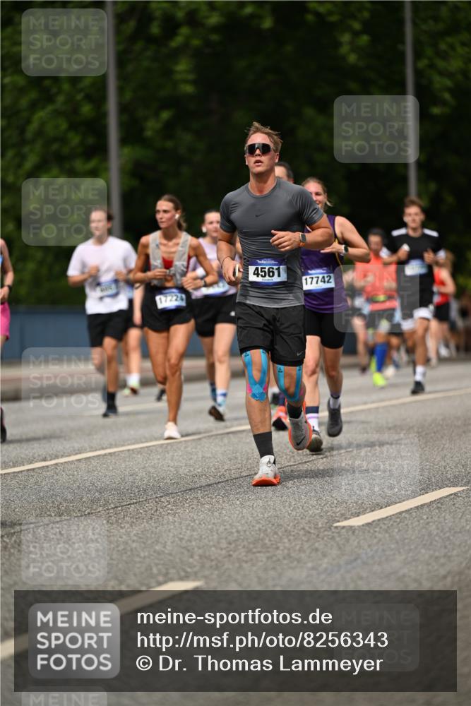 29.06.2025 - hella hamburg halbmarathon Dr. Thomas Lammeyer http://msf.ph/oto/8256343 29.06.2025 10:35:05 Kennedybrücke 1059, 1472, 1773, 2097, 2414, 2505, 2569, 2754, 2755, 2914, 3131, 3443, 4561, 4817, 5437, 5943, 6057, 6195, 6546, 6616, 6620, 6725, 6787, 7351, 7604, 7772, 8050, 8792, 9576, 9937, 10989 meine-sportfotos.de