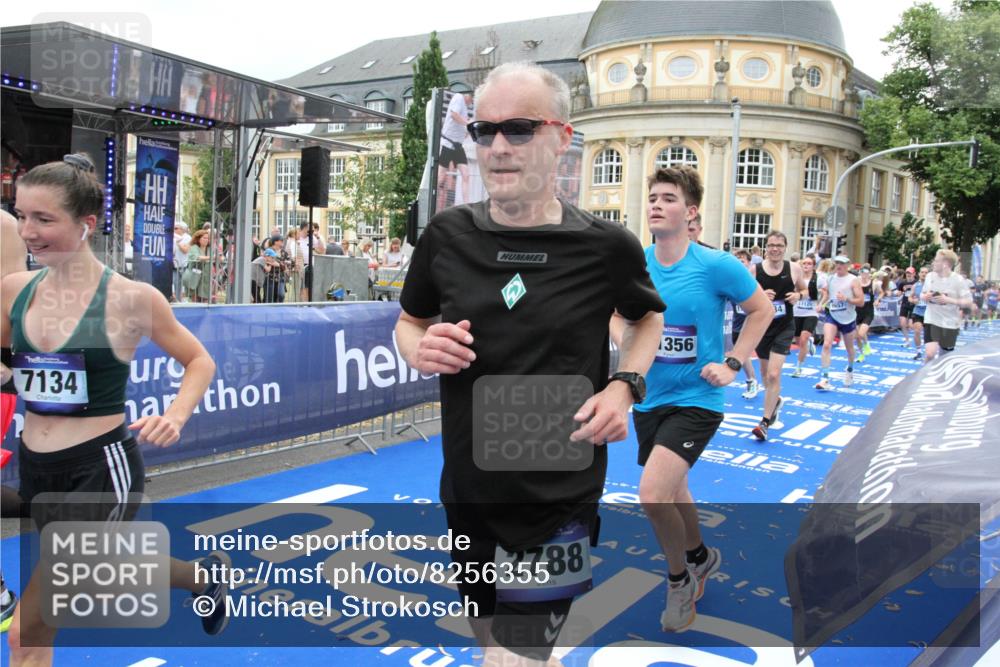 29.06.2025 - hella hamburg halbmarathon Michael Strokosch http://msf.ph/oto/8256355 29.06.2025 10:50:48 Ziel 2234, 2788, 5115, 6712, 7134, 7952, 8657, 11356, 13701, 15426, 15720, 17129, 17908, 18229, 18370, 18820 meine-sportfotos.de