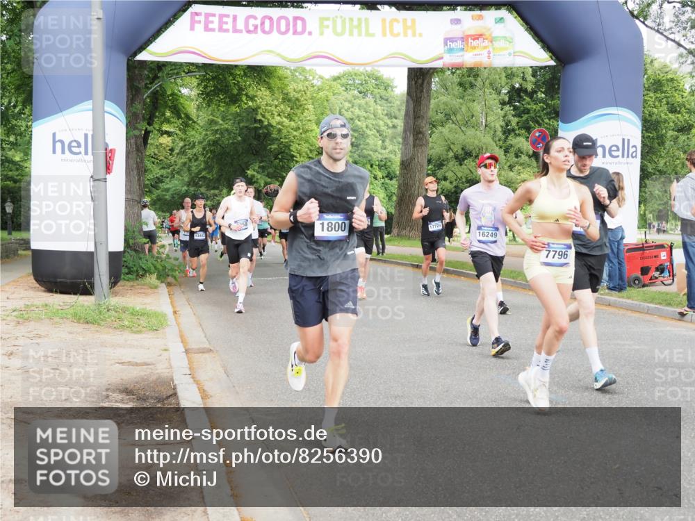 29.06.2025 - hella hamburg halbmarathon MichiJ http://msf.ph/oto/8256390 29.06.2025 10:29:27 Zwischen KM18-KM19 1677, 1800, 6152, 6429, 7284, 7774, 7796, 8122, 8966, 9540, 9711, 10783, 12385, 12895, 13667, 14899, 16201, 16249, 16347, 17486, 17724, 17971, 18412 meine-sportfotos.de