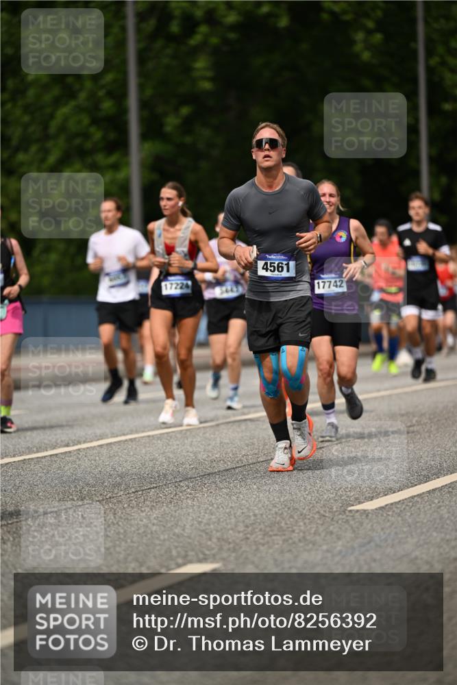 29.06.2025 - hella hamburg halbmarathon Dr. Thomas Lammeyer http://msf.ph/oto/8256392 29.06.2025 10:35:05 Kennedybrücke 1059, 1472, 1773, 2097, 2414, 2505, 2569, 2754, 2755, 2914, 3131, 3443, 4561, 4817, 5437, 5943, 6057, 6195, 6546, 6616, 6620, 6725, 6787, 7351, 7604, 7772, 8050, 8792, 9576, 9937, 10989 meine-sportfotos.de