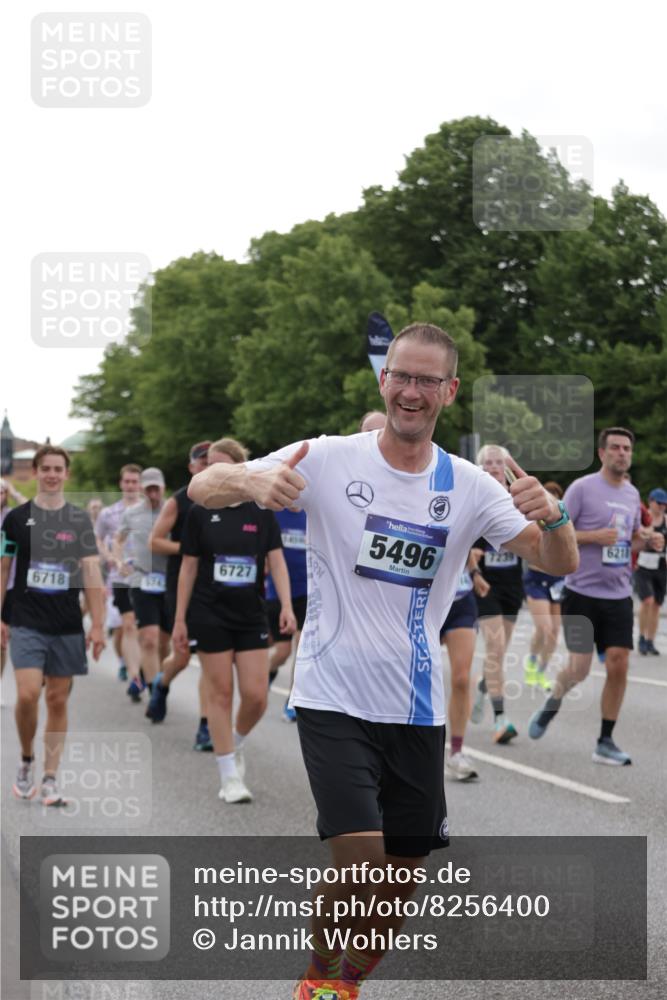 29.06.2025 - hella hamburg halbmarathon Jannik Wohlers http://msf.ph/oto/8256400 29.06.2025 10:31:45 Lombardsbrücke 1311, 1987, 2349, 2943, 3022, 3707, 3752, 3778, 3822, 4314, 4365, 4605, 4924, 5496, 5601, 5658, 5743, 6218, 6252, 7135, 7239, 7295, 7344, 7535, 7570, 7695, 7789, 7816, 8175, 8538, 9125, 9206, 10248, 10924, 11168, 11462, 12136, 12319, 12755, 12936, 13026, 13959, 13960, 14029, 14099, 14105, 14191, 14494, 14599, 15471, 15987, 16200, 17958, 18369, 18931 meine-sportfotos.de