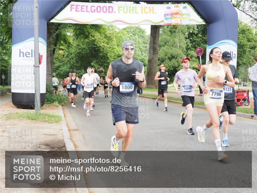 29.06.2025 - hella hamburg halbmarathon MichiJ http://msf.ph/oto/8256416 29.06.2025 10:29:27 Zwischen KM18-KM19 1677, 1800, 6152, 6429, 7284, 7774, 7796, 8122, 8966, 9540, 9711, 10783, 12385, 12895, 13667, 14899, 16201, 16249, 16347, 17486, 17724, 17971, 18412 meine-sportfotos.de