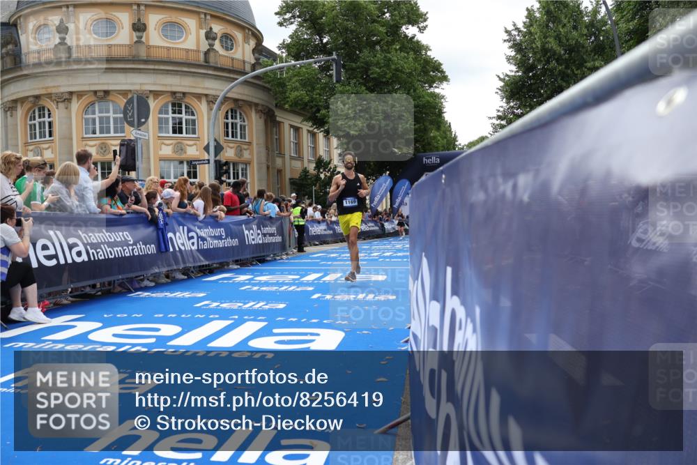 29.06.2025 - hella hamburg halbmarathon Strokosch-Dieckow http://msf.ph/oto/8256419 29.06.2025 10:41:55 Ziel 1169, 5690, 6593, 7092, 7363, 8694, 11417, 11765, 12292, 13196, 15521, 15846, 15935, 16507, 17864, 17926, 18920, 19046 meine-sportfotos.de