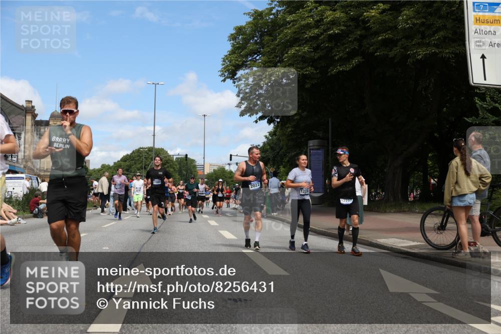29.06.2025 - hella hamburg halbmarathon Yannick Fuchs http://msf.ph/oto/8256431 29.06.2025 11:27:40 20KM 1275, 1298, 1300, 1324, 1472, 1557, 2022, 2059, 2172, 2199, 2933, 3409, 3871, 4372, 4444, 4624, 4970, 5138, 5165, 5557, 5611, 5733, 6092, 6093, 7018, 7027, 7140, 7570, 8257, 8258, 8715, 9744, 9799, 10561, 10798, 10919, 11010, 11157, 11812, 11888, 12237, 12238, 12508, 12605, 12826, 12827, 13111, 13113, 13535, 14112, 14305, 15405, 15612, 15841, 16682, 17412, 18087, 18129, 18293, 18524, 18578, 18809, 19006 meine-sportfotos.de