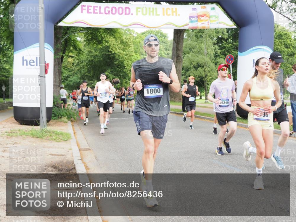 29.06.2025 - hella hamburg halbmarathon MichiJ http://msf.ph/oto/8256436 29.06.2025 10:29:27 Zwischen KM18-KM19 1677, 1800, 6152, 6429, 7284, 7774, 7796, 8122, 8966, 9540, 9711, 10783, 12385, 12895, 13667, 14899, 16201, 16249, 16347, 17486, 17724, 17971, 18412 meine-sportfotos.de