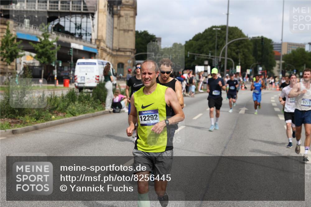 29.06.2025 - hella hamburg halbmarathon Yannick Fuchs http://msf.ph/oto/8256445 29.06.2025 10:35:50 20KM 1136, 1570, 1631, 2579, 2797, 3618, 4205, 4303, 4380, 4871, 4893, 5387, 5709, 6550, 6771, 6901, 7432, 7774, 7796, 8358, 9358, 9547, 9640, 9659, 9711, 9755, 9885, 10375, 10783, 11062, 11765, 11922, 12292, 12385, 12434, 12895, 13457, 14555, 14661, 15247, 15351, 16816, 17032, 17100, 17720, 17834, 18045, 18049, 18412, 18442, 18491, 18573, 18764, 18802 meine-sportfotos.de