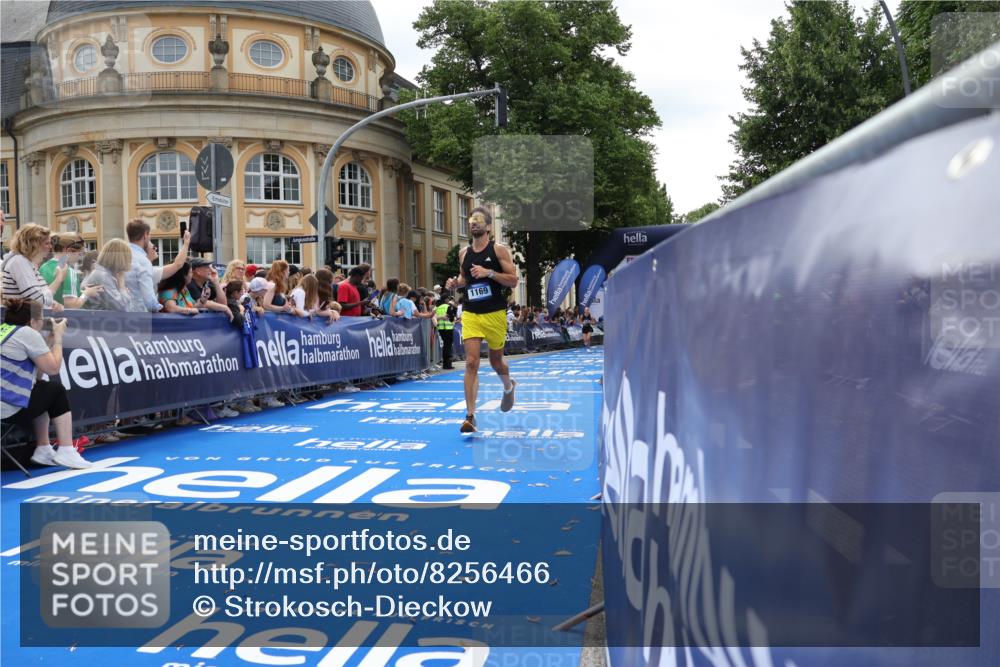 29.06.2025 - hella hamburg halbmarathon Strokosch-Dieckow http://msf.ph/oto/8256466 29.06.2025 10:41:55 Ziel 1169, 5690, 6593, 7092, 7363, 8694, 11417, 11765, 12292, 13196, 15521, 15846, 15935, 16507, 17864, 17926, 18920, 19046 meine-sportfotos.de
