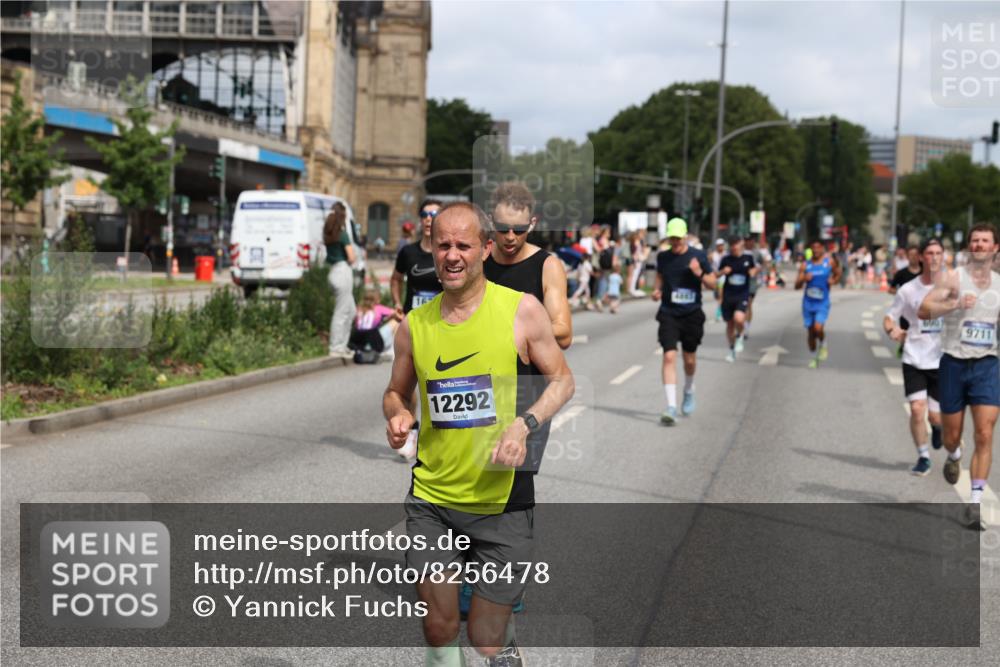 29.06.2025 - hella hamburg halbmarathon Yannick Fuchs http://msf.ph/oto/8256478 29.06.2025 10:35:50 20KM 1136, 1570, 1631, 2579, 2797, 3618, 4205, 4303, 4380, 4871, 4893, 5387, 5709, 6550, 6771, 6901, 7432, 7774, 7796, 8358, 9358, 9547, 9640, 9659, 9711, 9755, 9885, 10375, 10783, 11062, 11765, 11922, 12292, 12385, 12434, 12895, 13457, 14555, 14661, 15247, 15351, 16816, 17032, 17100, 17720, 17834, 18045, 18049, 18412, 18442, 18491, 18573, 18764, 18802 meine-sportfotos.de