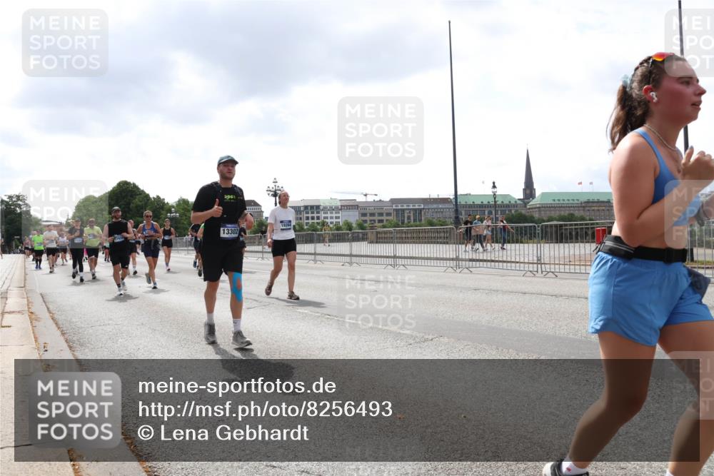 29.06.2025 - hella hamburg halbmarathon Lena Gebhardt http://msf.ph/oto/8256493 29.06.2025 10:45:52 Lombardsbrücke 1004, 1033, 1060, 1085, 1100, 1104, 1421, 1426, 1555, 1713, 1854, 1867, 1868, 1983, 2008, 2216, 2217, 2398, 2423, 2522, 2550, 2657, 2664, 2773, 2813, 2917, 2951, 2954, 2965, 2973, 3357, 3377, 4104, 4223, 4224, 4306, 4317, 4388, 4572, 5044, 5635, 5703, 5769, 5770, 5892, 6133, 6150, 6333, 6392, 6623, 6922, 7268, 7283, 7356, 7530, 7541, 7605, 7859, 7894, 8745, 9120, 9121, 9426, 9620, 10030, 10182, 10327, 10329, 10367, 10511, 11358, 11876 meine-sportfotos.de