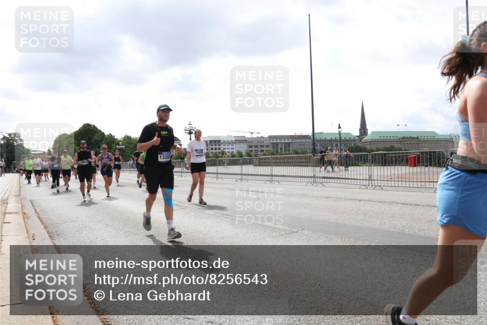 29.06.2025 - hella hamburg halbmarathon Lena Gebhardt http://msf.ph/oto/8256543 29.06.2025 10:45:52 Lombardsbrücke 1004, 1033, 1060, 1085, 1100, 1104, 1421, 1426, 1555, 1713, 1854, 1867, 1868, 1983, 2008, 2216, 2217, 2398, 2423, 2522, 2550, 2657, 2664, 2773, 2813, 2917, 2951, 2954, 2965, 2973, 3357, 3377, 4104, 4223, 4224, 4306, 4317, 4388, 4572, 5044, 5635, 5703, 5769, 5770, 5892, 6133, 6150, 6333, 6392, 6623, 6922, 7268, 7283, 7356, 7530, 7541, 7605, 7859, 7894, 8745, 9120, 9121, 9426, 9620, 10030, 10182, 10327, 10329, 10367, 10511, 11358, 11876 meine-sportfotos.de
