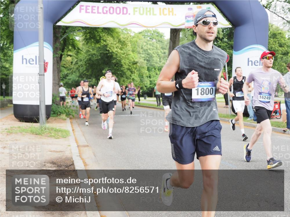 29.06.2025 - hella hamburg halbmarathon MichiJ http://msf.ph/oto/8256571 29.06.2025 10:29:28 Zwischen KM18-KM19 1677, 1800, 4205, 5026, 6152, 7284, 7796, 8122, 8966, 9540, 9711, 10783, 12385, 12895, 13483, 13667, 14899, 16249, 17486, 17724, 18412 meine-sportfotos.de
