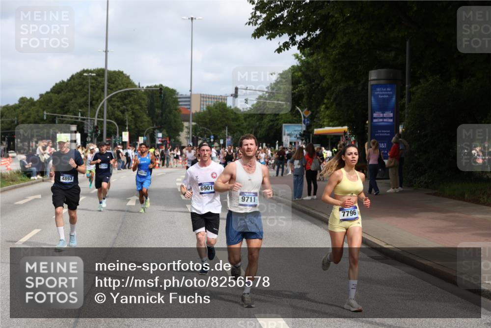29.06.2025 - hella hamburg halbmarathon Yannick Fuchs http://msf.ph/oto/8256578 29.06.2025 10:35:51 20KM 1136, 1570, 1631, 2579, 2797, 3618, 4205, 4303, 4380, 4871, 4893, 5387, 5709, 6550, 6771, 6901, 7432, 7774, 7796, 8358, 9358, 9547, 9640, 9659, 9711, 9755, 9885, 10375, 10783, 11062, 11765, 11922, 12292, 12385, 12434, 12895, 13457, 14555, 14661, 15351, 16816, 17032, 17100, 17720, 17834, 18045, 18049, 18412, 18442, 18491, 18573, 18764, 18802 meine-sportfotos.de