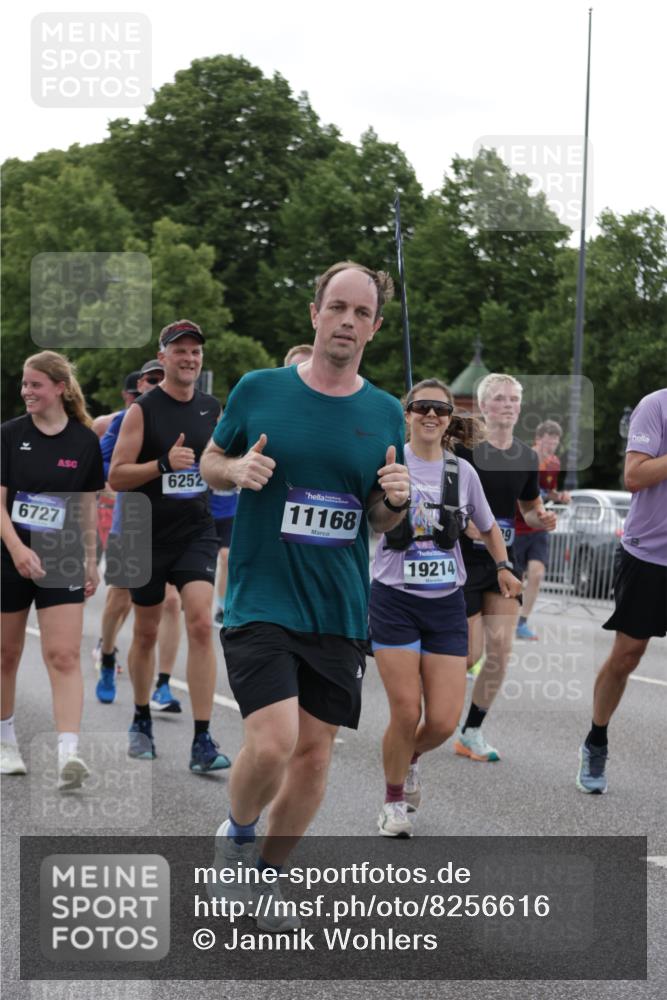 29.06.2025 - hella hamburg halbmarathon Jannik Wohlers http://msf.ph/oto/8256616 29.06.2025 10:31:46 Lombardsbrücke 1311, 1987, 2349, 2943, 3022, 3707, 3752, 3778, 3822, 4314, 4365, 4605, 4924, 5496, 5601, 5658, 5743, 6218, 6252, 7135, 7239, 7295, 7344, 7535, 7570, 7695, 7789, 7816, 8124, 8175, 8538, 8787, 9125, 9206, 10248, 10924, 11168, 11462, 11787, 12136, 12319, 12755, 12936, 13026, 13284, 13959, 13960, 14029, 14099, 14105, 14191, 14494, 14599, 15120, 15471, 15987, 16200, 17958, 18369, 18931 meine-sportfotos.de