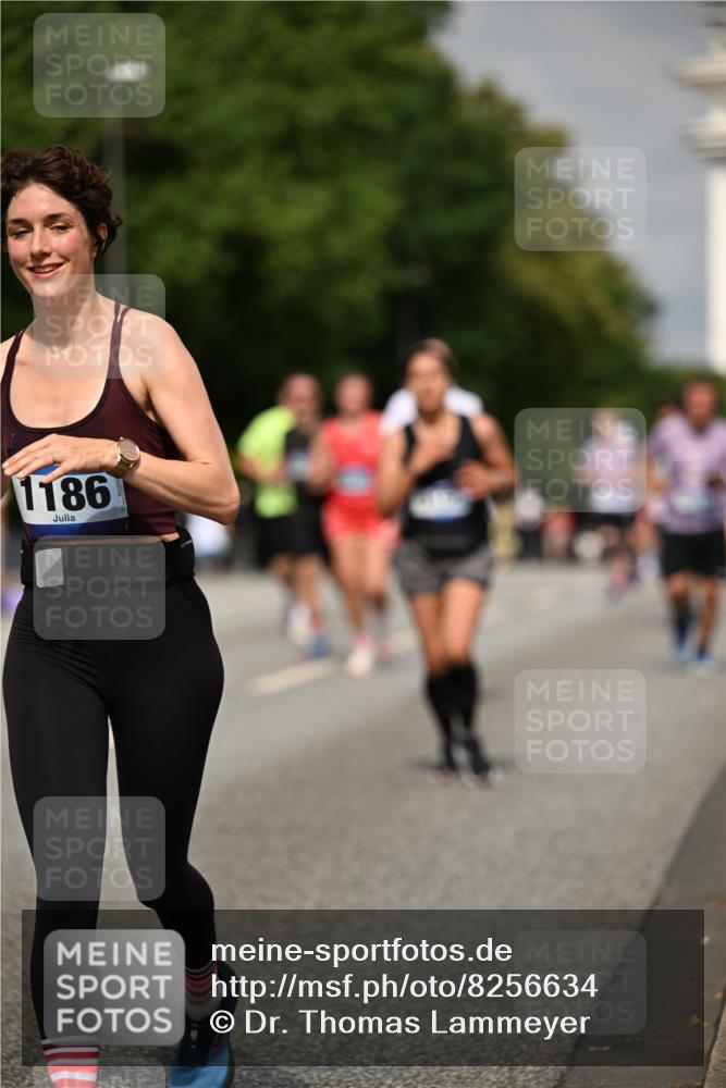 29.06.2025 - hella hamburg halbmarathon Dr. Thomas Lammeyer http://msf.ph/oto/8256634 29.06.2025 10:14:34 Kennedybrücke 1052, 1186, 1456, 1548, 1781, 5182, 5653, 5806, 7058, 8561, 8685, 9150, 9829 meine-sportfotos.de