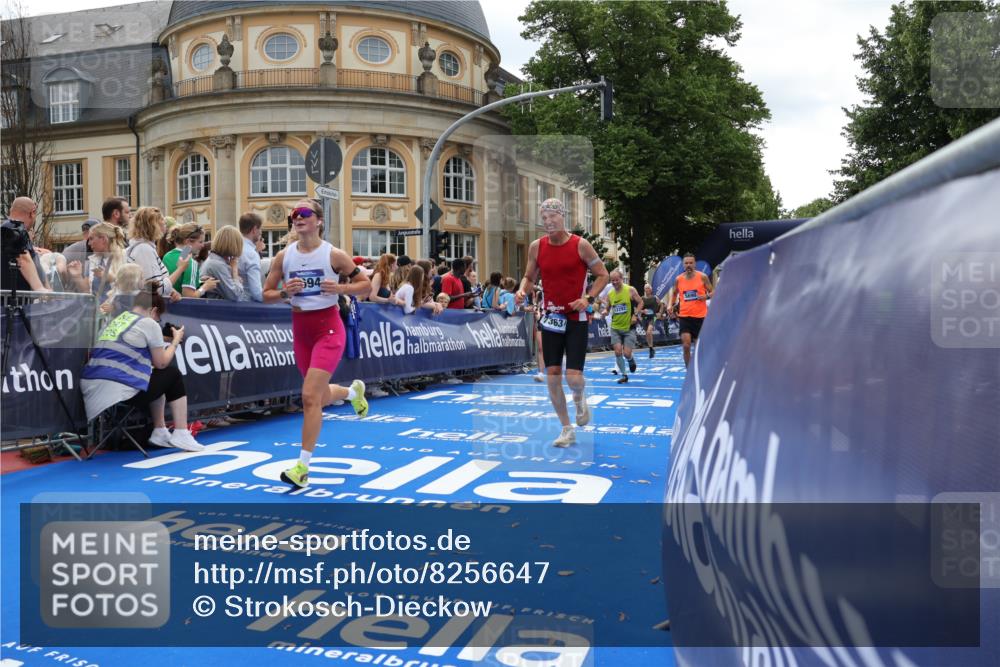 29.06.2025 - hella hamburg halbmarathon Strokosch-Dieckow http://msf.ph/oto/8256647 29.06.2025 10:42:01 Ziel 1441, 5690, 6593, 7363, 8694, 10216, 11417, 12098, 12292, 13196, 15846, 16507, 16677, 17864, 17926, 18920, 19046 meine-sportfotos.de