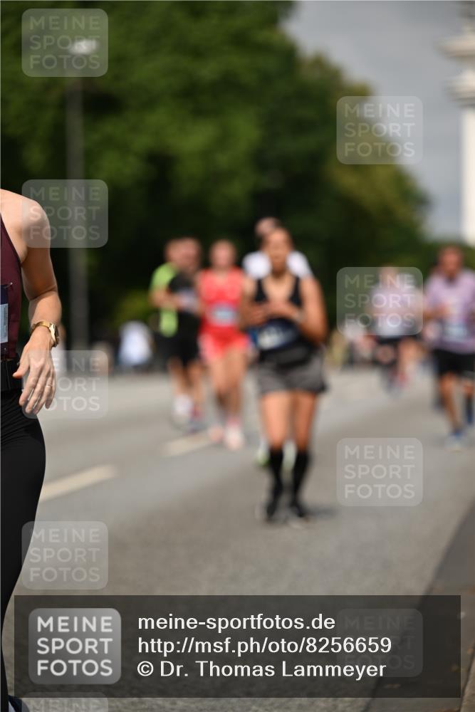 29.06.2025 - hella hamburg halbmarathon Dr. Thomas Lammeyer http://msf.ph/oto/8256659 29.06.2025 10:14:34 Kennedybrücke 1052, 1186, 1456, 1548, 1781, 5182, 5653, 5806, 7058, 8561, 8685, 9150, 9829 meine-sportfotos.de
