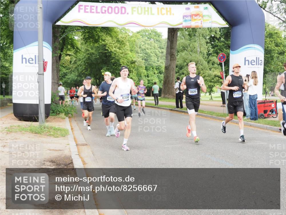 29.06.2025 - hella hamburg halbmarathon MichiJ http://msf.ph/oto/8256667 29.06.2025 10:29:29 Zwischen KM18-KM19 1677, 1800, 3618, 4205, 5026, 6152, 7284, 7796, 8122, 8358, 8966, 9540, 9711, 12385, 12895, 13483, 13667, 14899, 16249, 17486, 17724, 18412 meine-sportfotos.de
