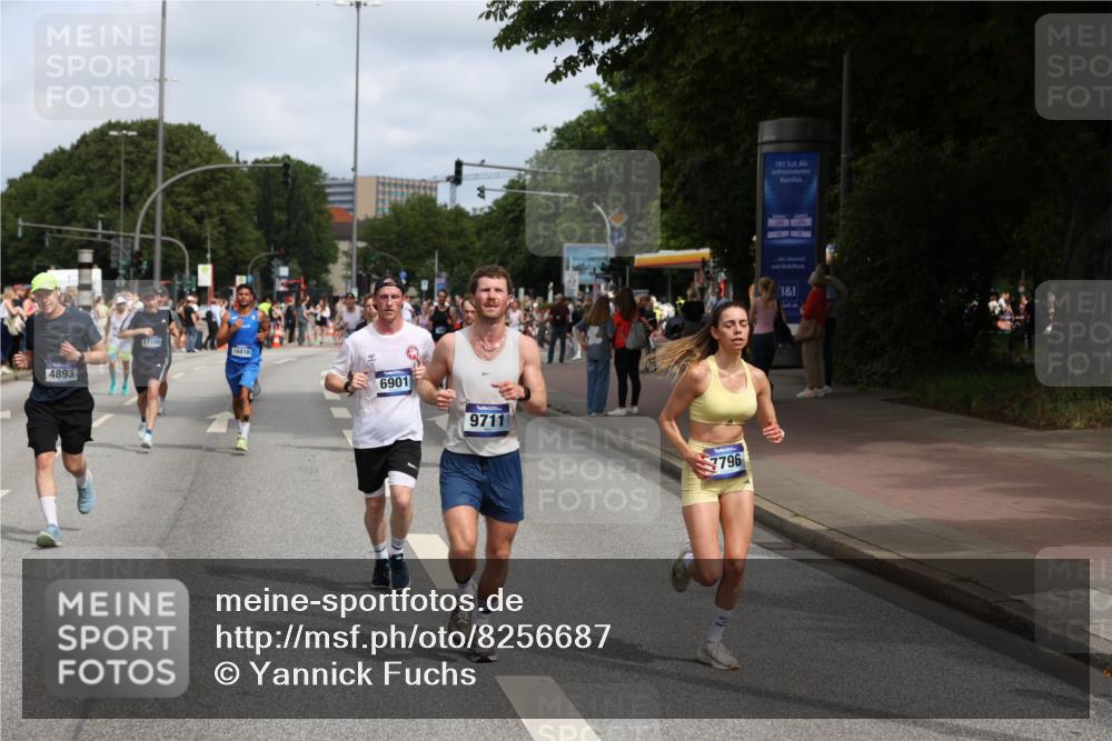 29.06.2025 - hella hamburg halbmarathon Yannick Fuchs http://msf.ph/oto/8256687 29.06.2025 10:35:51 20KM 1136, 1570, 1631, 2579, 2797, 3618, 4205, 4303, 4380, 4871, 4893, 5387, 5709, 6550, 6771, 6901, 7432, 7774, 7796, 8358, 9358, 9547, 9640, 9659, 9711, 9755, 9885, 10375, 10783, 11062, 11765, 11922, 12292, 12385, 12434, 12895, 13457, 14555, 14661, 15351, 16816, 17032, 17100, 17720, 17834, 18045, 18049, 18412, 18442, 18491, 18573, 18764, 18802 meine-sportfotos.de