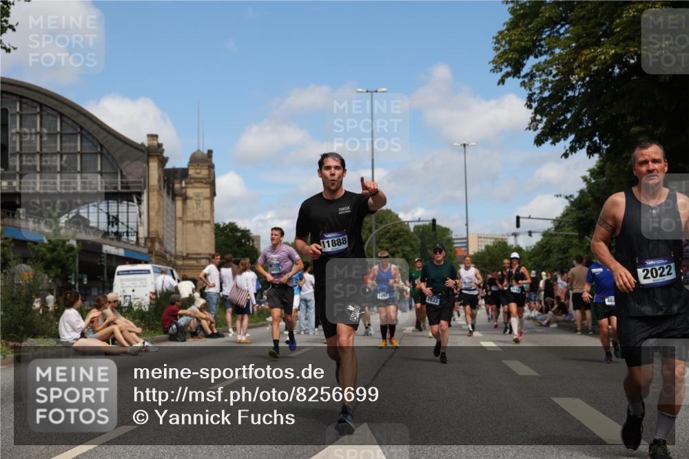 29.06.2025 - hella hamburg halbmarathon Yannick Fuchs http://msf.ph/oto/8256699 29.06.2025 11:27:42 20KM 1275, 1298, 1300, 1324, 1352, 1472, 1557, 2022, 2059, 2172, 2199, 2933, 3409, 3871, 4372, 4444, 4624, 4970, 5138, 5165, 5557, 5611, 5733, 6092, 6093, 7018, 7027, 7140, 7570, 8257, 8258, 8715, 9744, 9799, 10561, 10798, 11010, 11157, 11812, 11888, 12237, 12238, 12508, 12605, 12826, 12827, 13111, 13113, 13535, 14112, 14305, 15119, 15405, 15612, 15841, 16682, 17272, 17412, 18087, 18129, 18293, 18524, 18578, 18809, 19006 meine-sportfotos.de