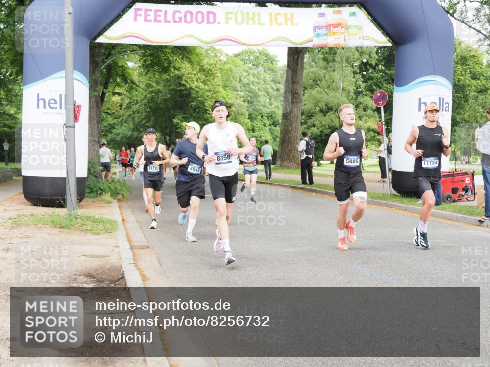 29.06.2025 - hella hamburg halbmarathon MichiJ http://msf.ph/oto/8256732 29.06.2025 10:29:29 Zwischen KM18-KM19 1677, 1800, 3618, 4205, 5026, 6152, 7284, 7796, 8122, 8358, 8966, 9540, 9711, 12385, 12895, 13483, 13667, 14899, 16249, 17486, 17724, 18412 meine-sportfotos.de