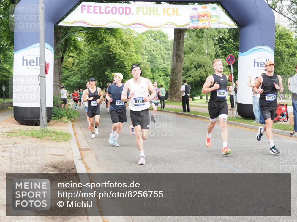 29.06.2025 - hella hamburg halbmarathon MichiJ http://msf.ph/oto/8256755 29.06.2025 10:29:29 Zwischen KM18-KM19 1677, 1800, 3618, 4205, 5026, 6152, 7284, 7796, 8122, 8358, 8966, 9540, 9711, 12385, 12895, 13483, 13667, 14899, 16249, 17486, 17724, 18412 meine-sportfotos.de