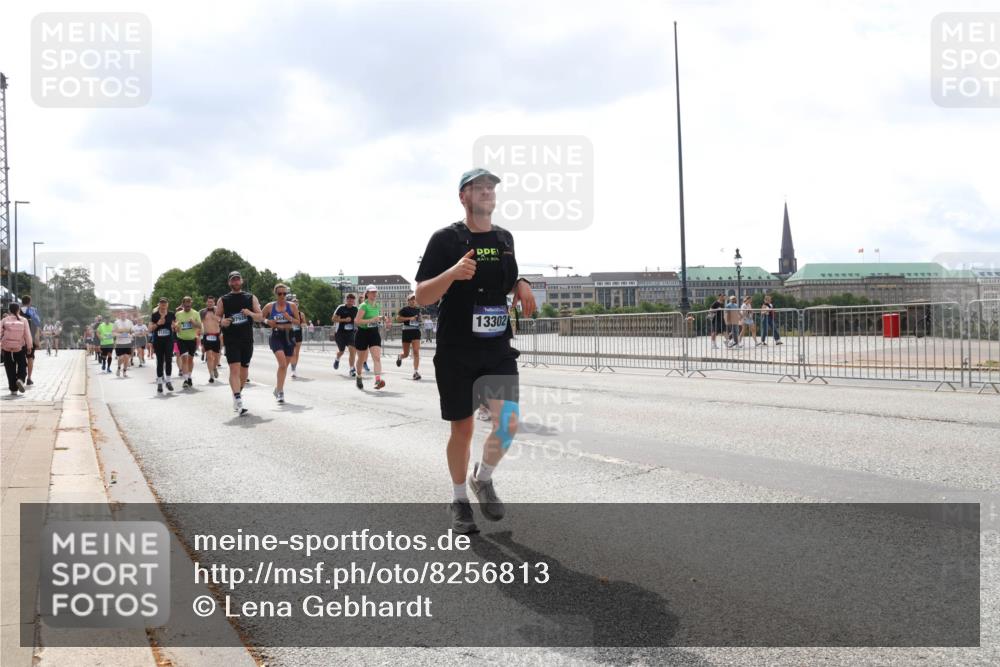 29.06.2025 - hella hamburg halbmarathon Lena Gebhardt http://msf.ph/oto/8256813 29.06.2025 10:45:52 Lombardsbrücke 1004, 1033, 1060, 1085, 1100, 1104, 1421, 1426, 1555, 1713, 1854, 1867, 1868, 1983, 2008, 2216, 2217, 2398, 2423, 2522, 2550, 2657, 2664, 2773, 2813, 2917, 2951, 2954, 2965, 2973, 3357, 3377, 4104, 4223, 4224, 4306, 4317, 4388, 4572, 5044, 5635, 5703, 5769, 5770, 5892, 6133, 6150, 6333, 6392, 6623, 6922, 7268, 7283, 7356, 7530, 7541, 7605, 7859, 7894, 8745, 9120, 9121, 9426, 9620, 10030, 10182, 10327, 10329, 10367, 10511, 11358, 11876 meine-sportfotos.de