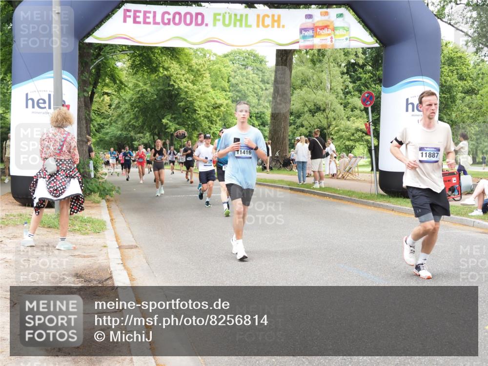 29.06.2025 - hella hamburg halbmarathon MichiJ http://msf.ph/oto/8256814 29.06.2025 10:52:52 Zwischen KM18-KM19 1355, 3994, 10067, 11416, 11887, 13566, 13625, 18732 meine-sportfotos.de