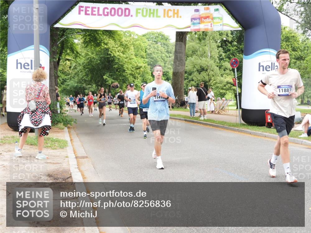 29.06.2025 - hella hamburg halbmarathon MichiJ http://msf.ph/oto/8256836 29.06.2025 10:52:52 Zwischen KM18-KM19 1355, 3994, 10067, 11416, 11887, 13566, 13625, 18732 meine-sportfotos.de