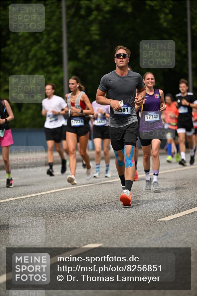 29.06.2025 - hella hamburg halbmarathon Dr. Thomas Lammeyer http://msf.ph/oto/8256851 29.06.2025 10:35:05 Kennedybrücke 1059, 1472, 1773, 2097, 2414, 2505, 2569, 2754, 2755, 2914, 3131, 3443, 4561, 4817, 5437, 5943, 6057, 6195, 6546, 6616, 6620, 6725, 6787, 7351, 7604, 7772, 8050, 8792, 9576, 9937, 10989 meine-sportfotos.de