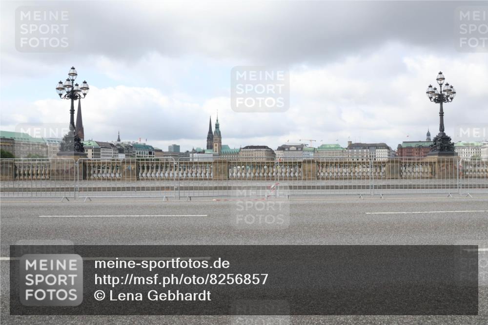 29.06.2025 - hella hamburg halbmarathon Lena Gebhardt http://msf.ph/oto/8256857 29.06.2025 09:03:28 Lombardsbrücke  meine-sportfotos.de