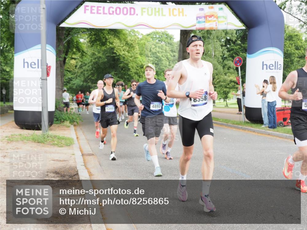 29.06.2025 - hella hamburg halbmarathon MichiJ http://msf.ph/oto/8256865 29.06.2025 10:29:30 Zwischen KM18-KM19 1677, 1800, 3618, 4205, 4893, 5026, 6152, 7284, 7796, 8122, 8358, 8966, 9540, 9711, 12385, 12895, 13268, 13483, 13667, 14899, 16249, 17486, 17724, 17834, 18412 meine-sportfotos.de
